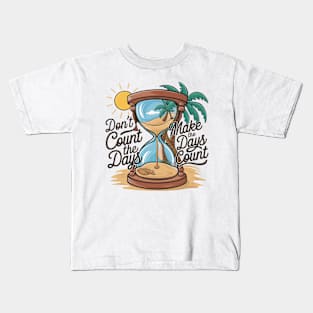 Don't count the days make the days count - beach enjoy day Kids T-Shirt